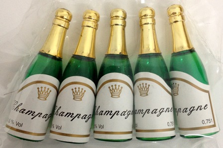 LOT 5 BOUTEILLES DE CHAMPAGNE